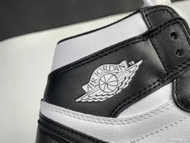 555088-010 Jordan (2014) Black 1 Retro Air White 0417